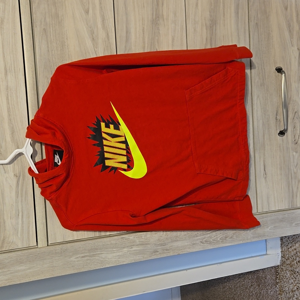 Bundle of 4 Nike & Under Armour shirts